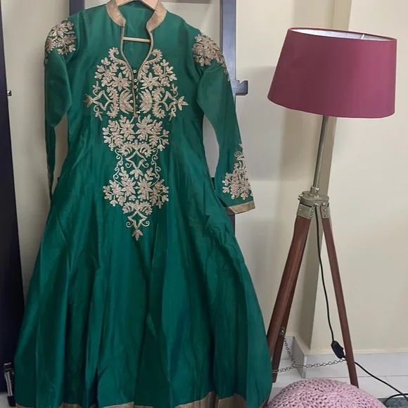Gorgeous Emerald Green Anarkali kurta - Picture 6 of 7